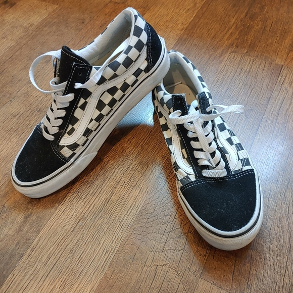 vans chequered old skool